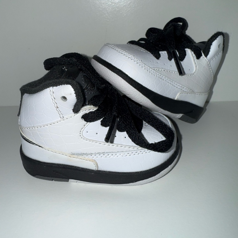 New - Nike Air Jordan 2 Retro II High Wing It size 2C brand new 2016